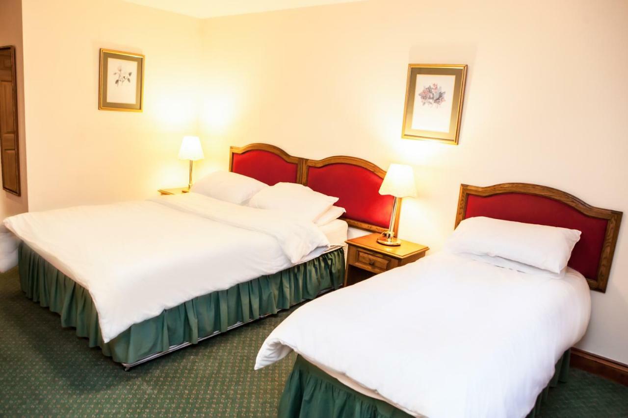 The Ravenswood Hotel East Grinstead Room photo
